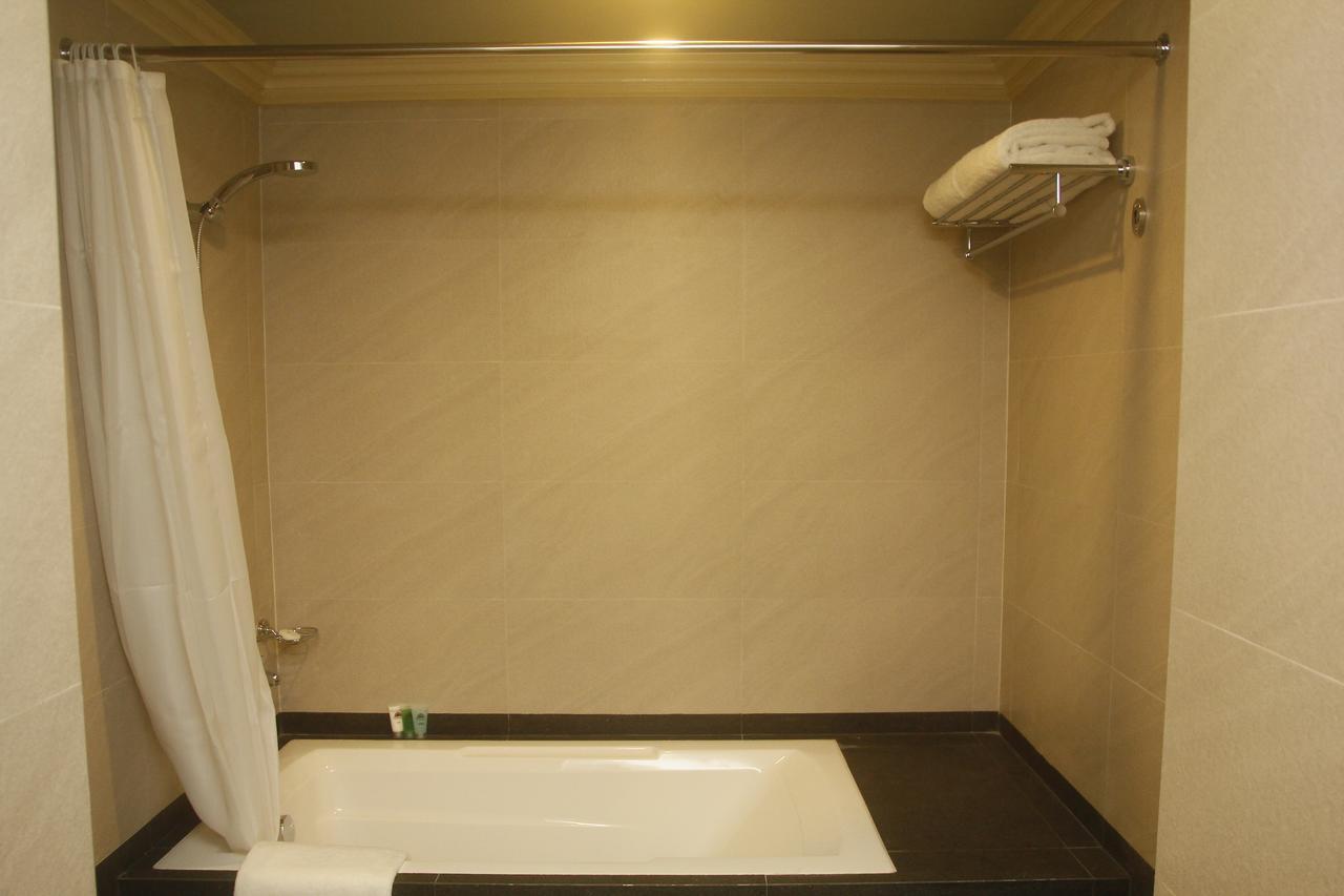 Herald Suites Polaris Makati City Eksteriør bilde