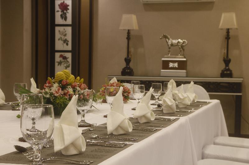 Herald Suites Polaris Makati City Eksteriør bilde